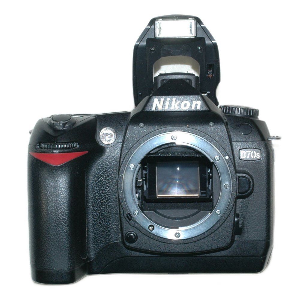 d70overall_front_flash.jpg