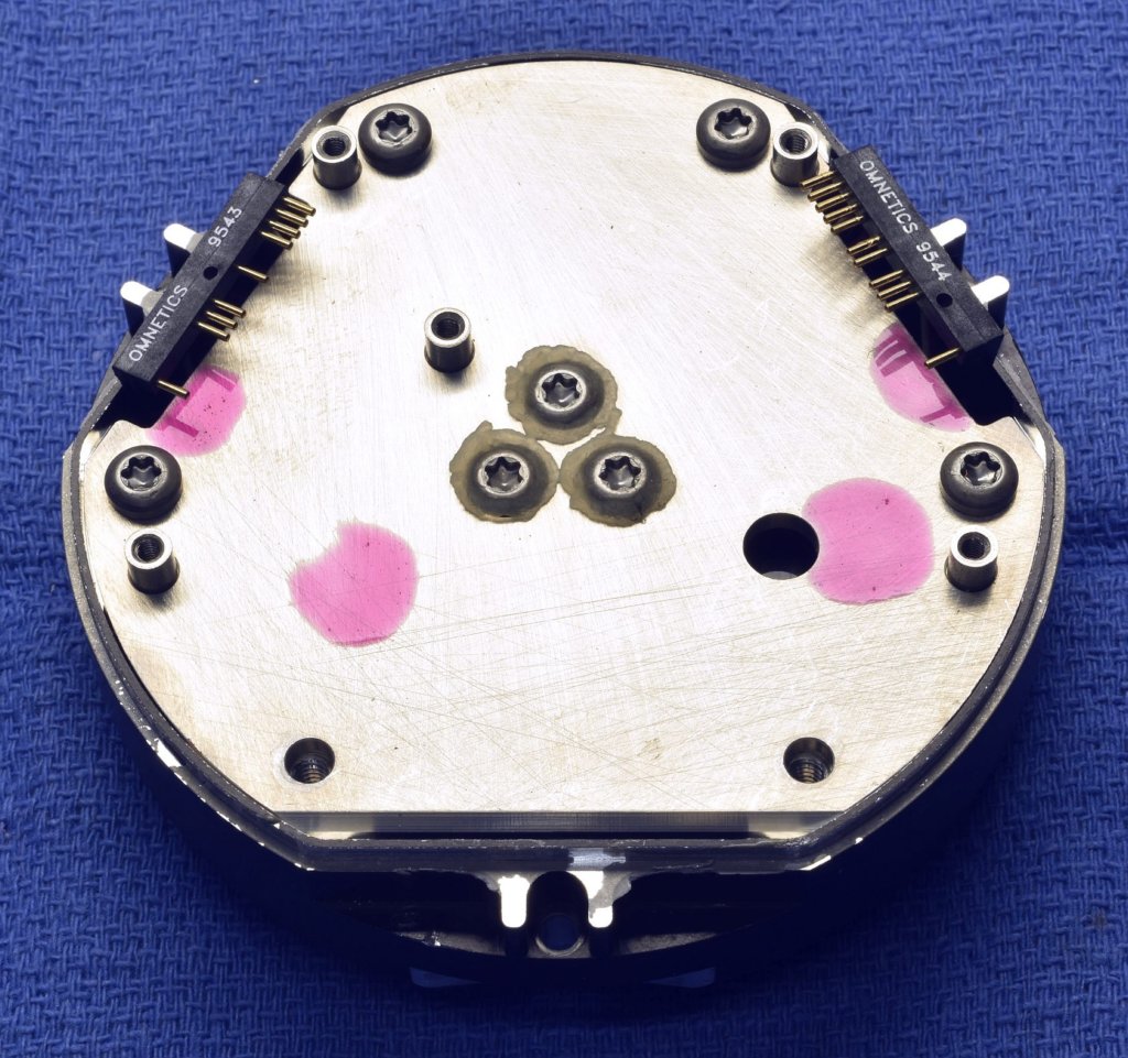 gg1320aflaser_block_mounting_plate_in_situ1.jpg