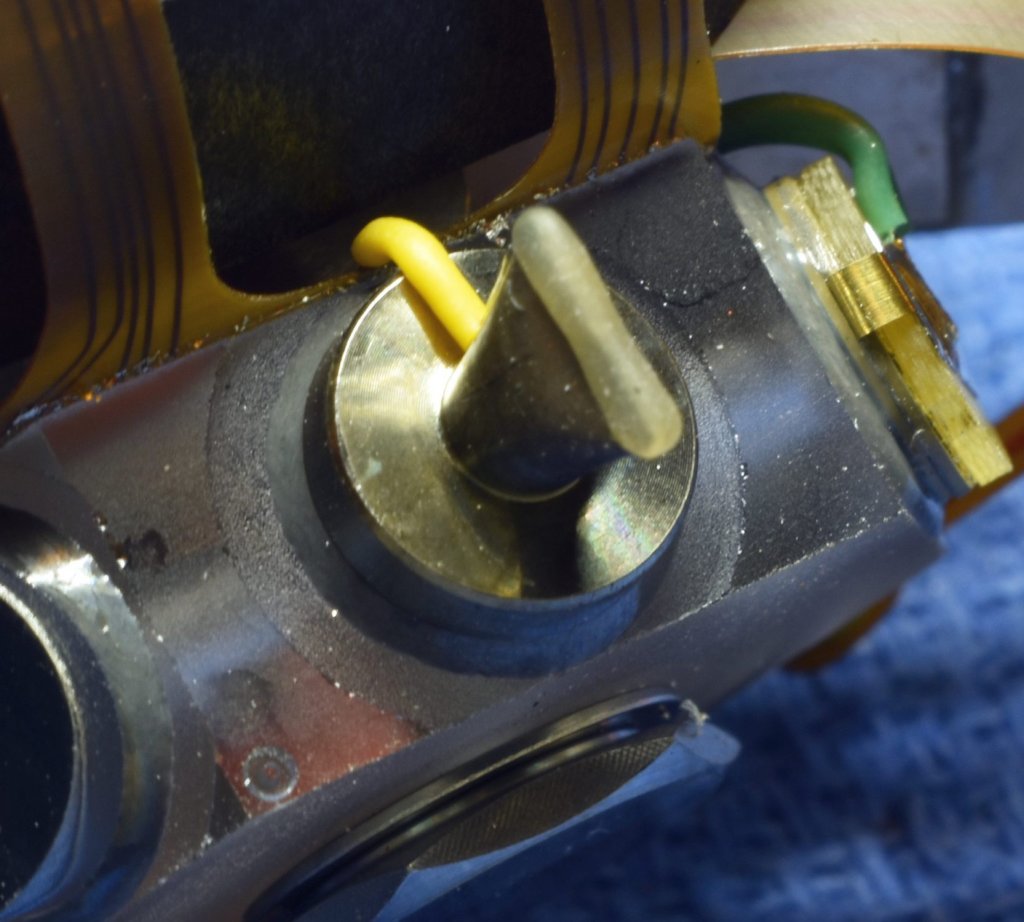 hg1700ag13gg1308_laser_block_anode_closeup1.jpg