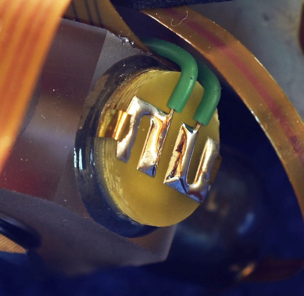 hg1700ag13gg1308_laser_block_pzt_closeup1.jpg