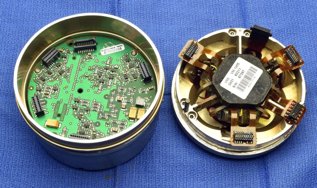 hg1700ag13imu_case_top_and_bottom_interior_angled1.jpg