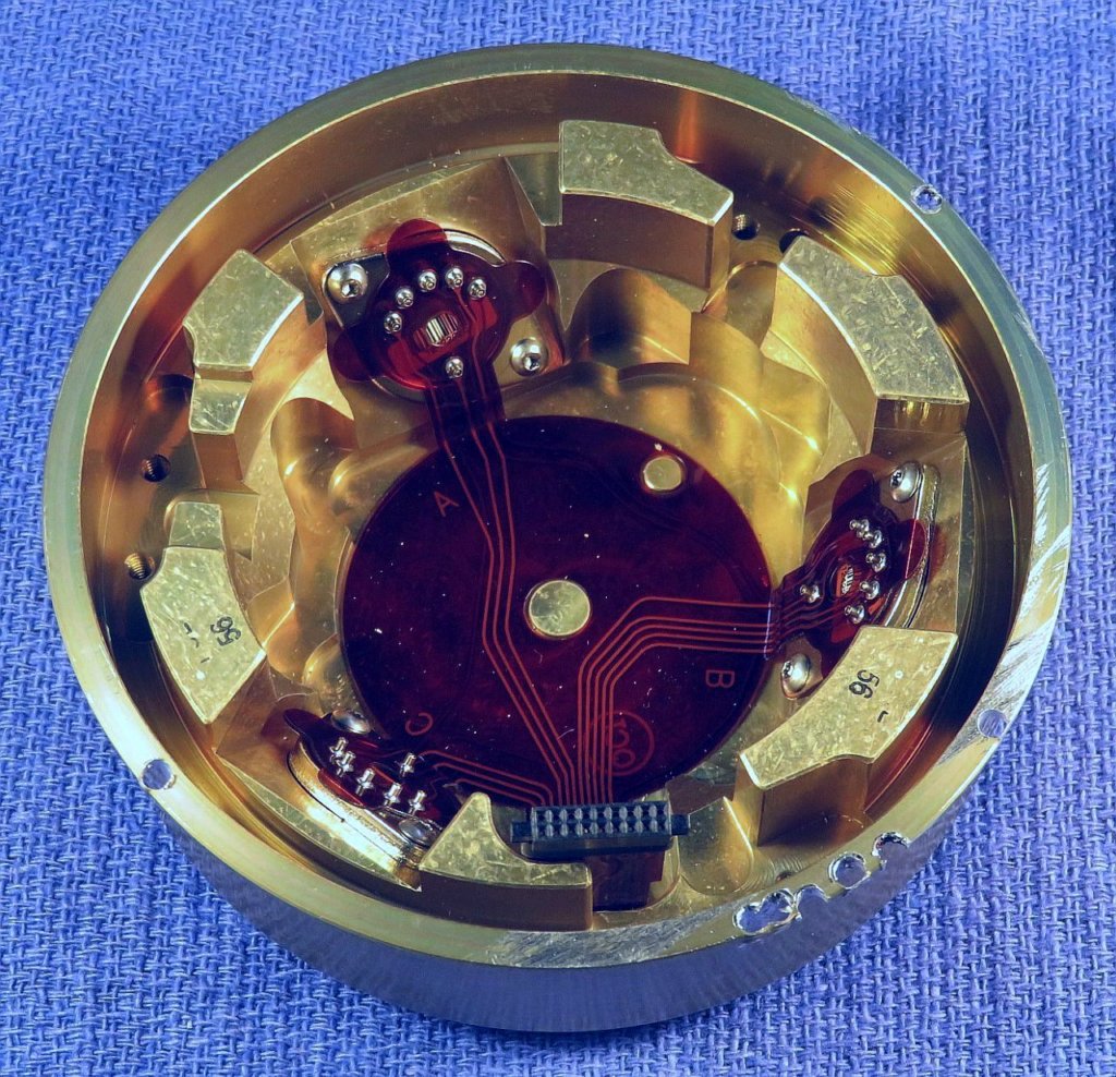 hg1700ag59imu_bottom_interior_revealing_triple_accelerometers1.jpg